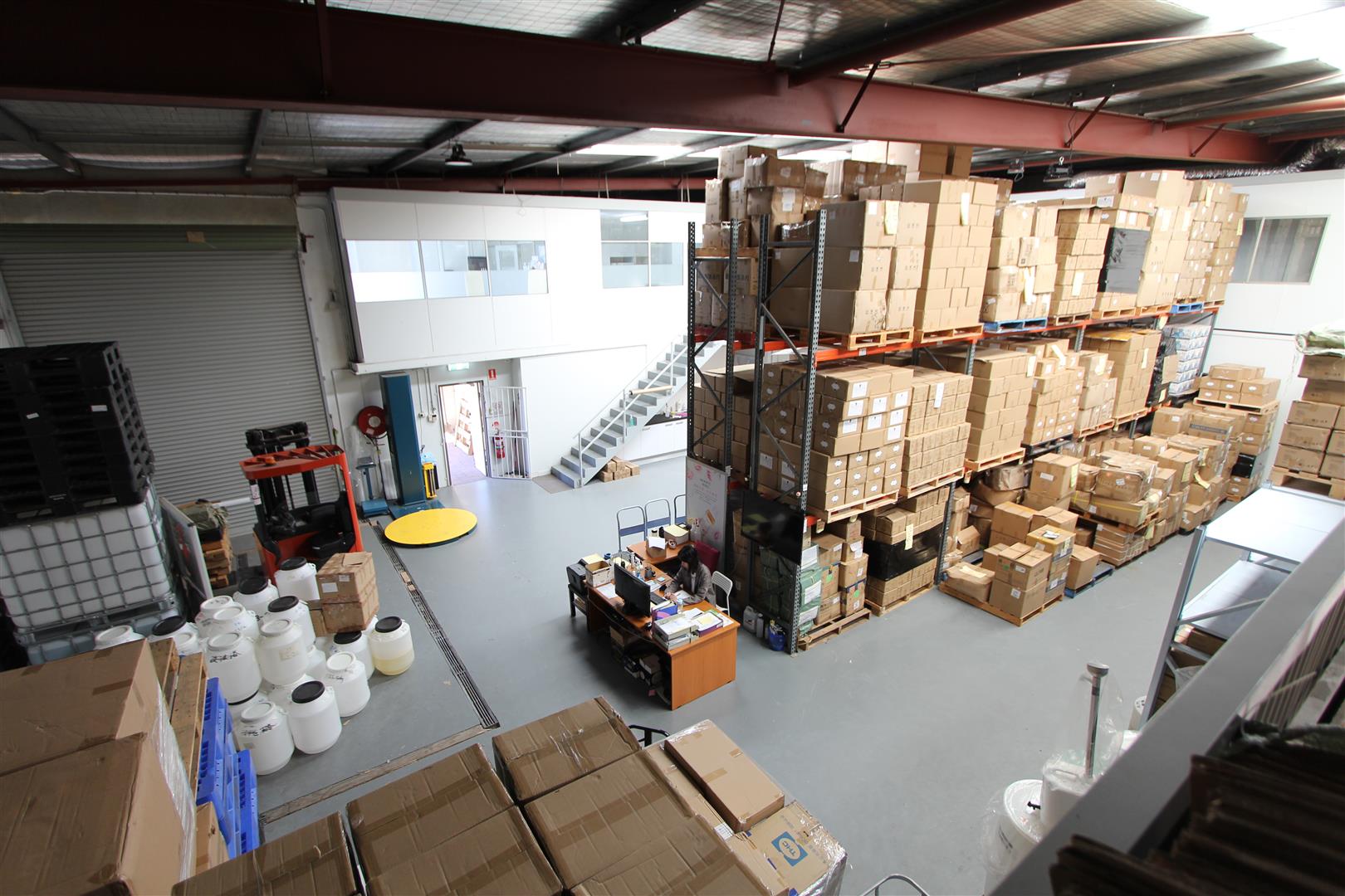 472m²* High Clearance Warehouse with 7 Car Spaces Commercial Property